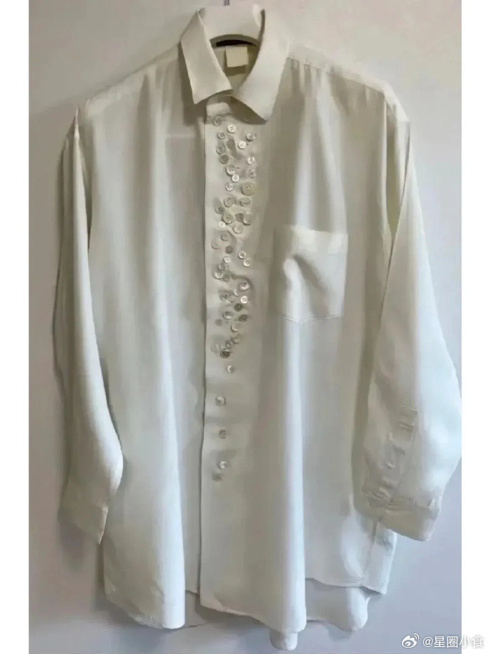 网友：小说女主防霸总专用衬衫