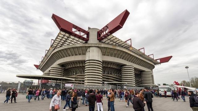 帕斯比卡博尼运气好得多。卡博尼进国家队的时候，帕斯的知名度还没多大。帕斯最大的运