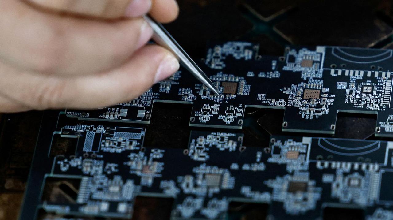 据英国媒体路透社报道，美国和以色列对伊朗的军事行动，正把一场很多人起初没放在眼里