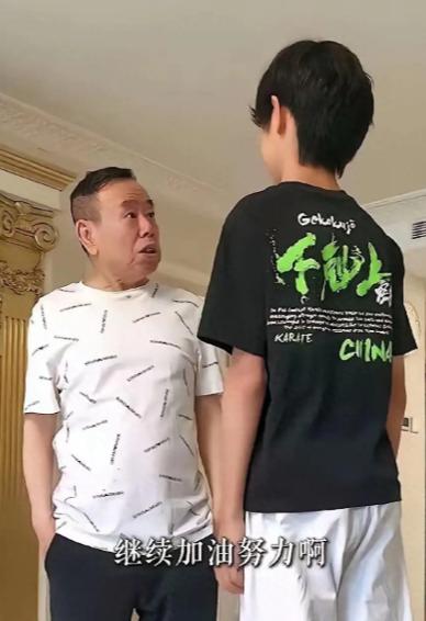潘长江身高1米58，为了不让外孙吃身高的亏，当年女儿潘阳找对象的标准之一就是必须