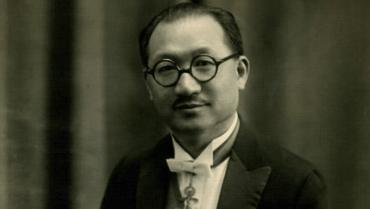 1967年8月16日，孔祥熙躺在病床上，他看着床前三岁的小孙子，缓慢地说了一句让