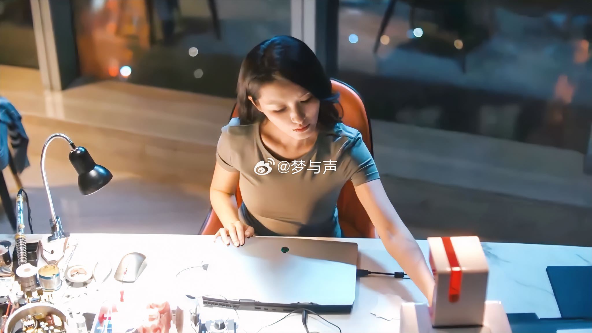 谁懂徐洁儿的魅力啊，唱歌好听、声音清亮有辨识度，还是《123木头人》创作人。整个