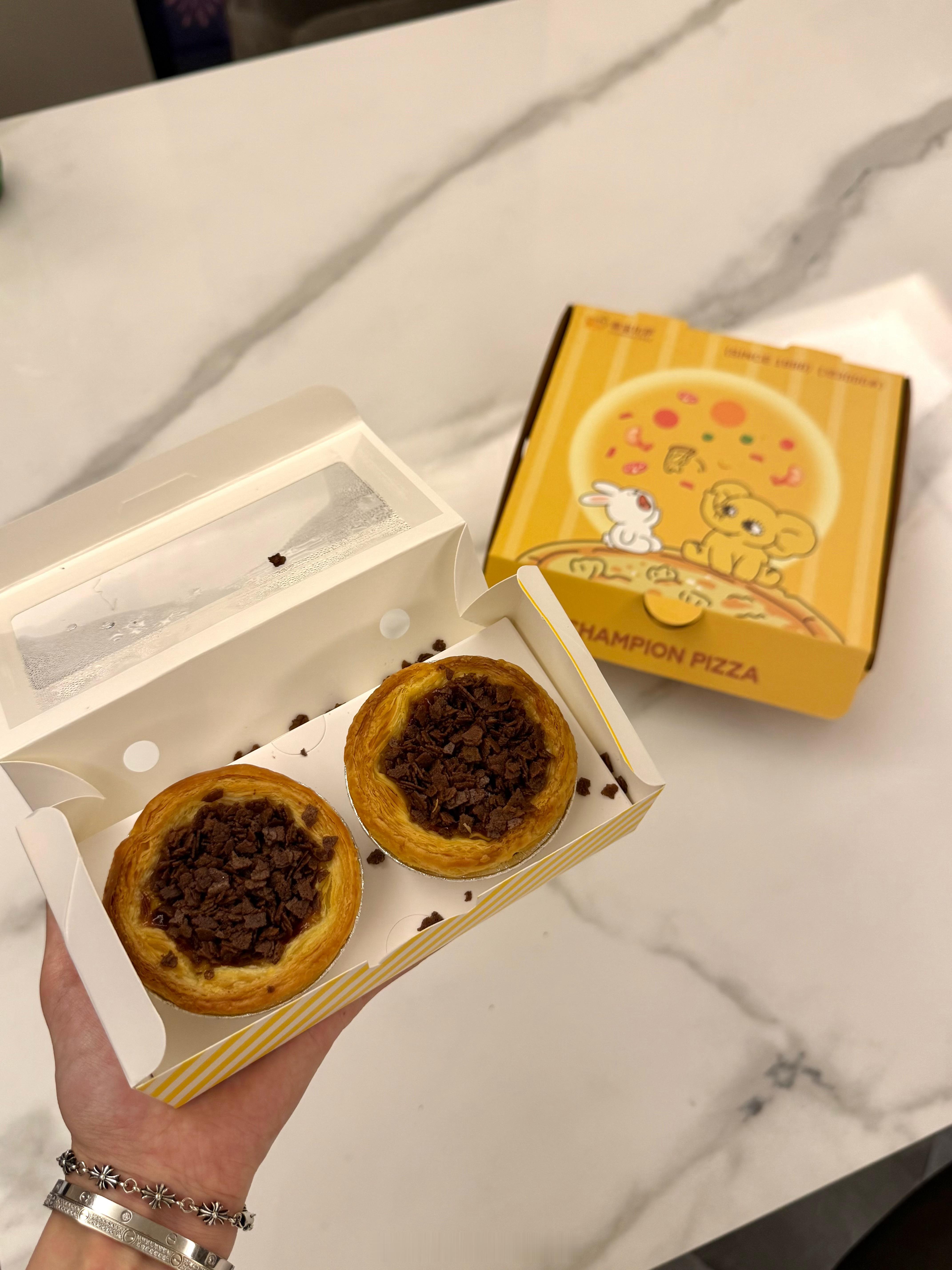我滴老天鹅…这一口谁懂尊宝这个蛋挞太好吃了！我明天还吃啊！​​​