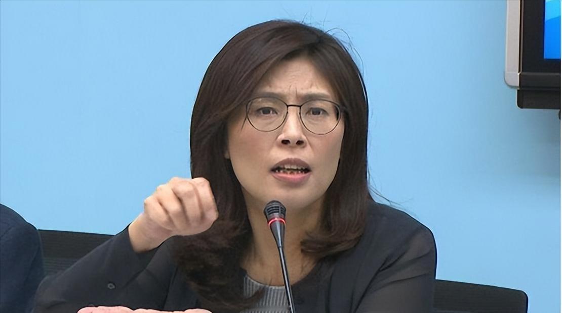 赵少康该被开除党籍了，这一刀郑丽文非砍不可。有观点认为，可以请连战、吴伯雄、王金