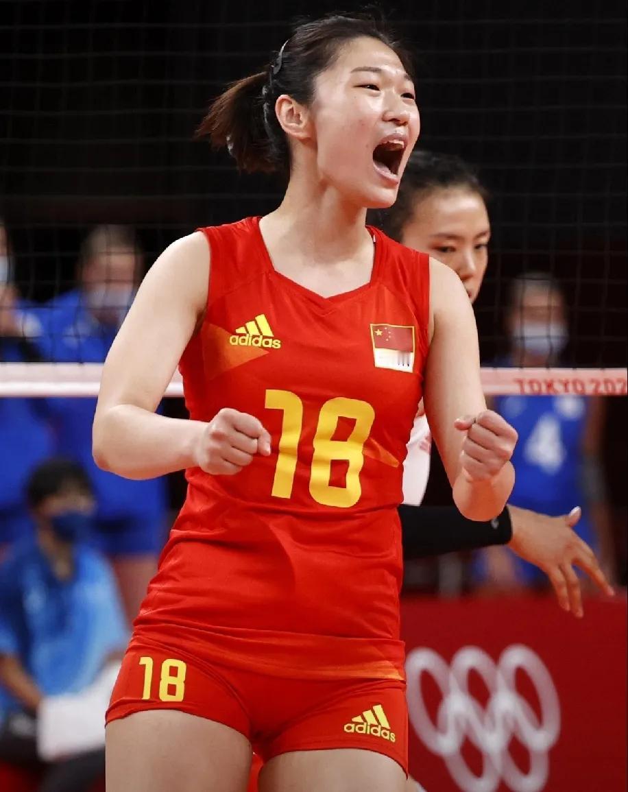 王梦洁打了11个赛季赚了多少钱？第一份，3年赚了78万元，山东女排；第二