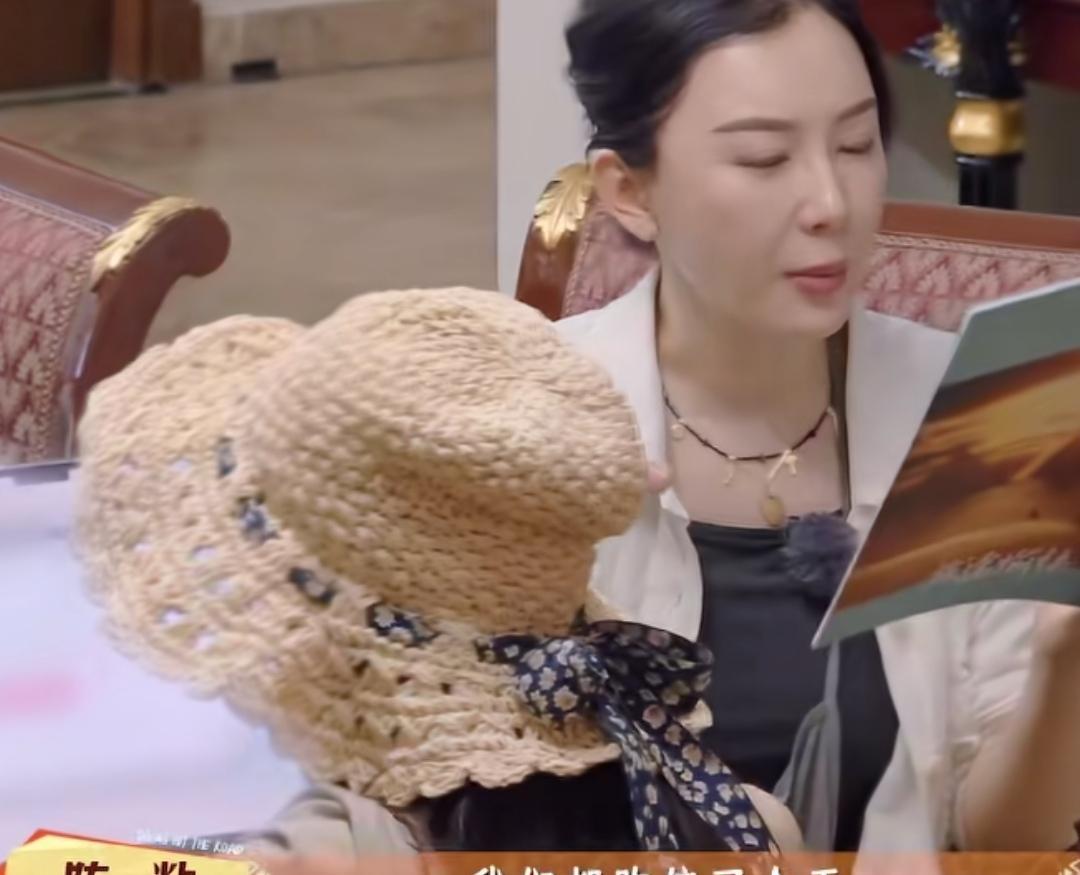 陈数逻辑清晰的纠正小考的主线任务，介绍里面的文物不是重要的，陈数：“我们重点是要