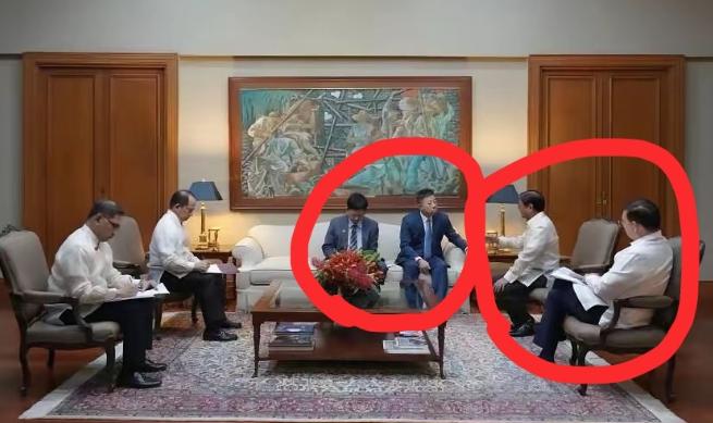 小马科斯总统因为仁爱礁局势紧张而召见中国大使井泉，但从照片看一点也不紧张，井泉很