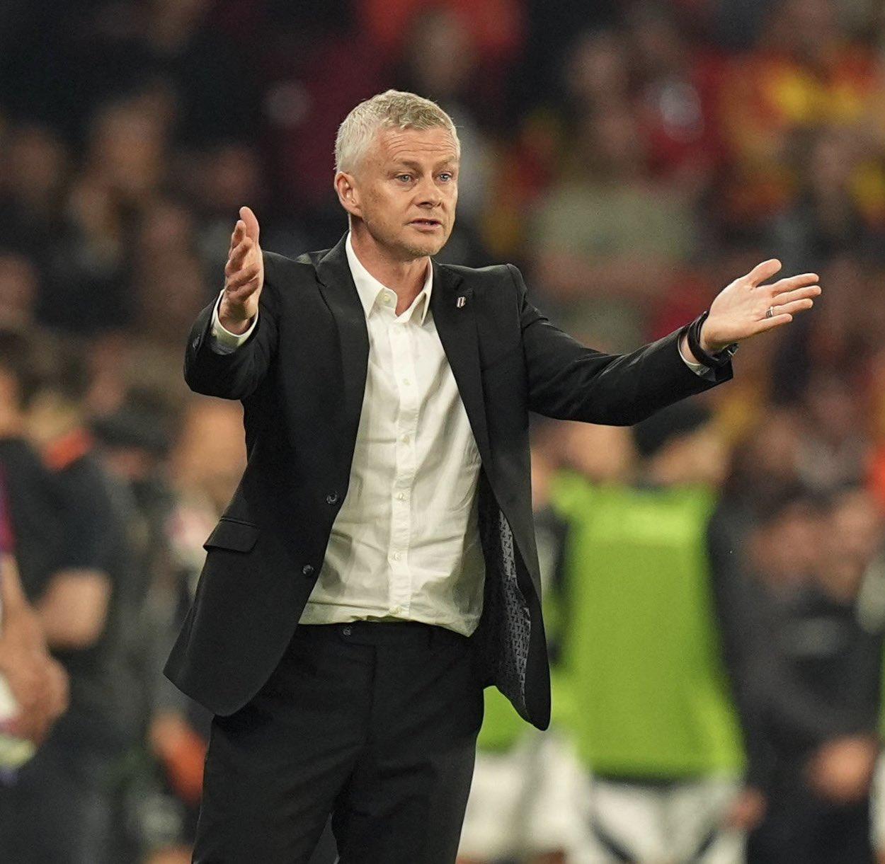 【索肖卡里克二选一】据《曼彻斯特晚报》首席曼联记者SamuelLuckhurs