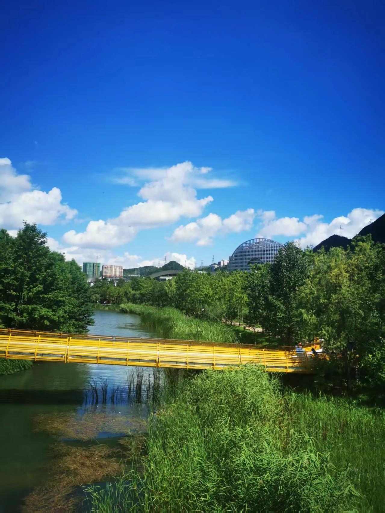 去年我带孩子去贵州六盘水呆了一周多星期，一边避暑一边旅游，说句实话，中国凉都还是