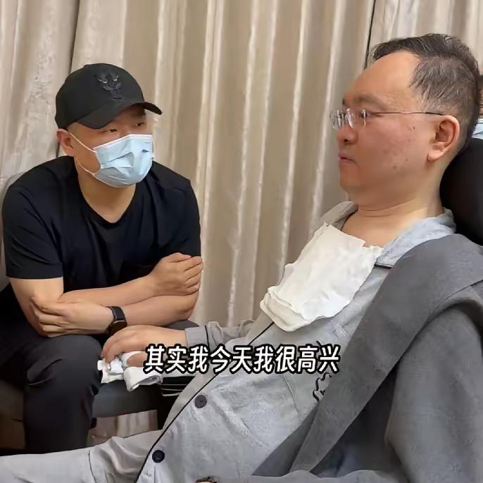 我对岳云鹏的好感度又增加一分！5月13日，岳云鹏发了一个视频，他去探望患有渐