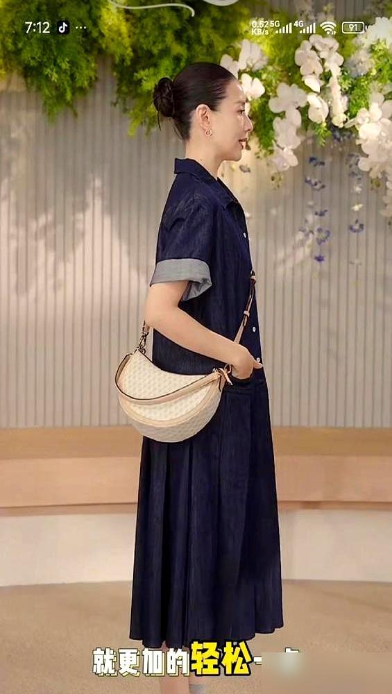 别人扯破嗓子喊九块九上车只卖出一单，45岁的董洁坐在镜头前轻声细语讲了一条灰色丝