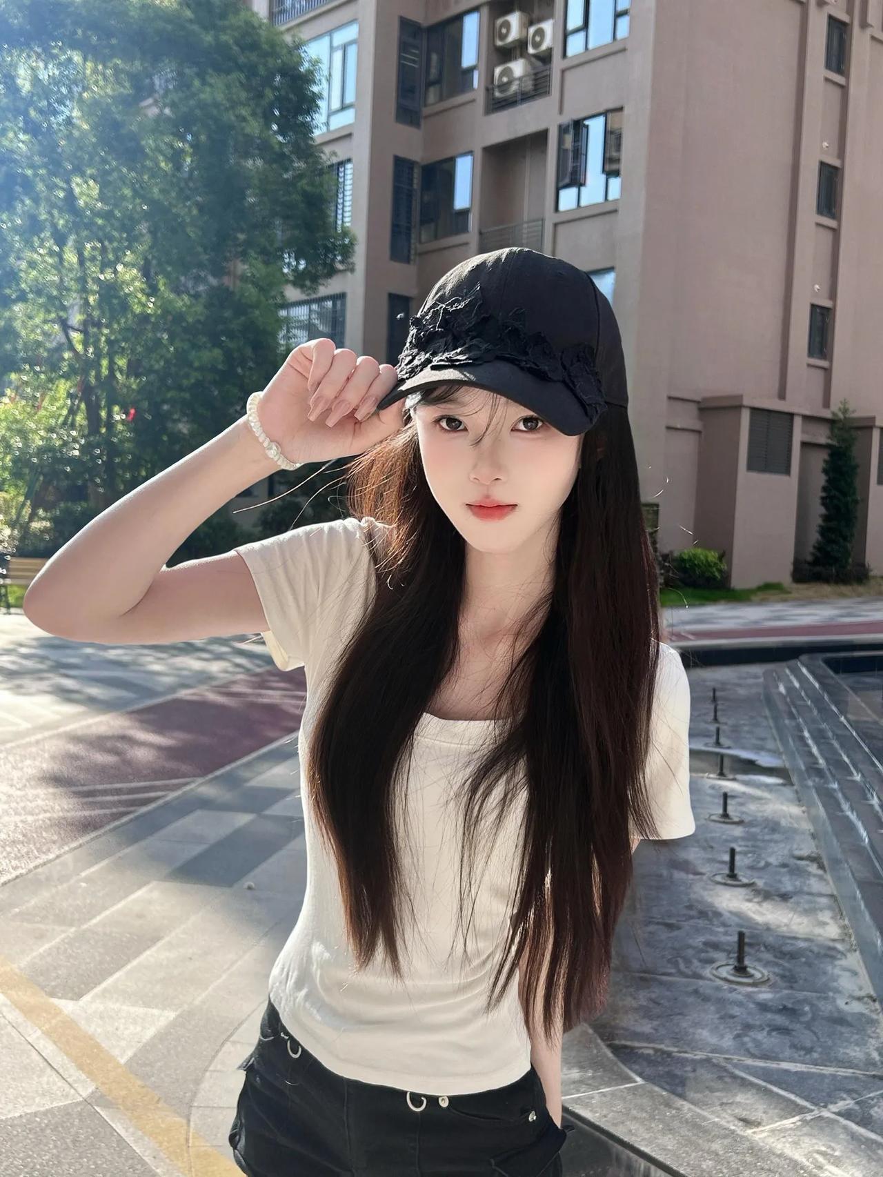 阳光下的少女