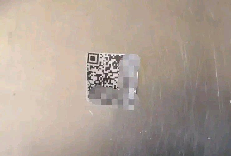 杭州老板一觉醒来，收入全进了别人口袋！警方调查：男子贴张纸就“躺赚”在杭州，有