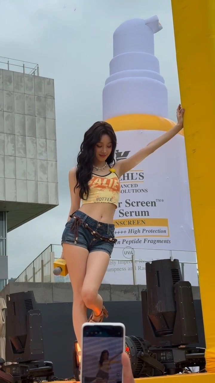 没错！我女就是又美又萌又辣的满分女啊啊🥵🥵谁看了今天的宋雨琦都得说一句女孩你