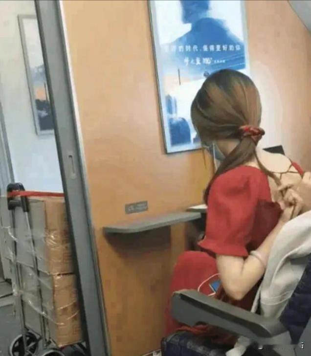 看了好一会儿，怎么不找人上前搭把手呀？[捂脸哭][捂脸哭]