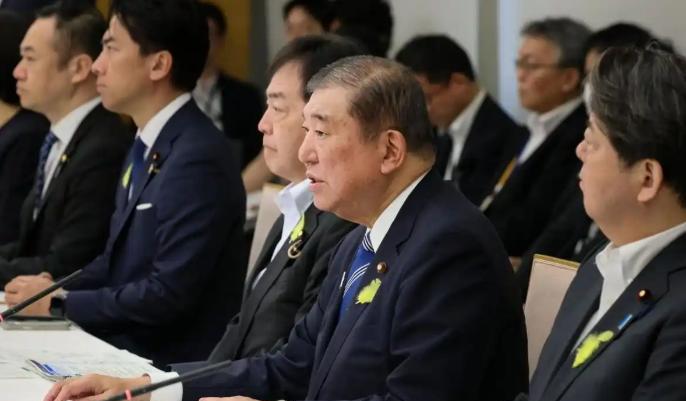 日本内阁会议决定，中国无人机接近日本领空，自卫队可以“不问理由，一律击落。”据