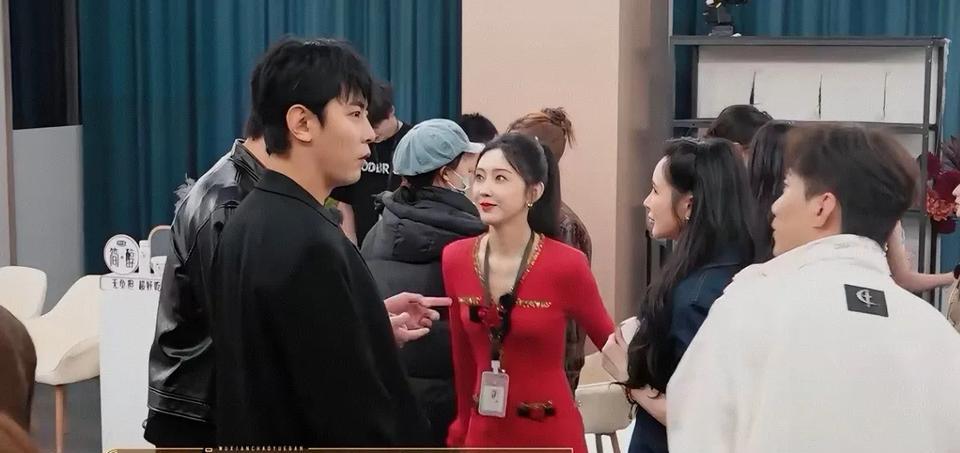 遇到熟人宣璐，于小彤这个嘴真的管不住，太敢说了？于小彤：我们俩不光合作《红楼梦
