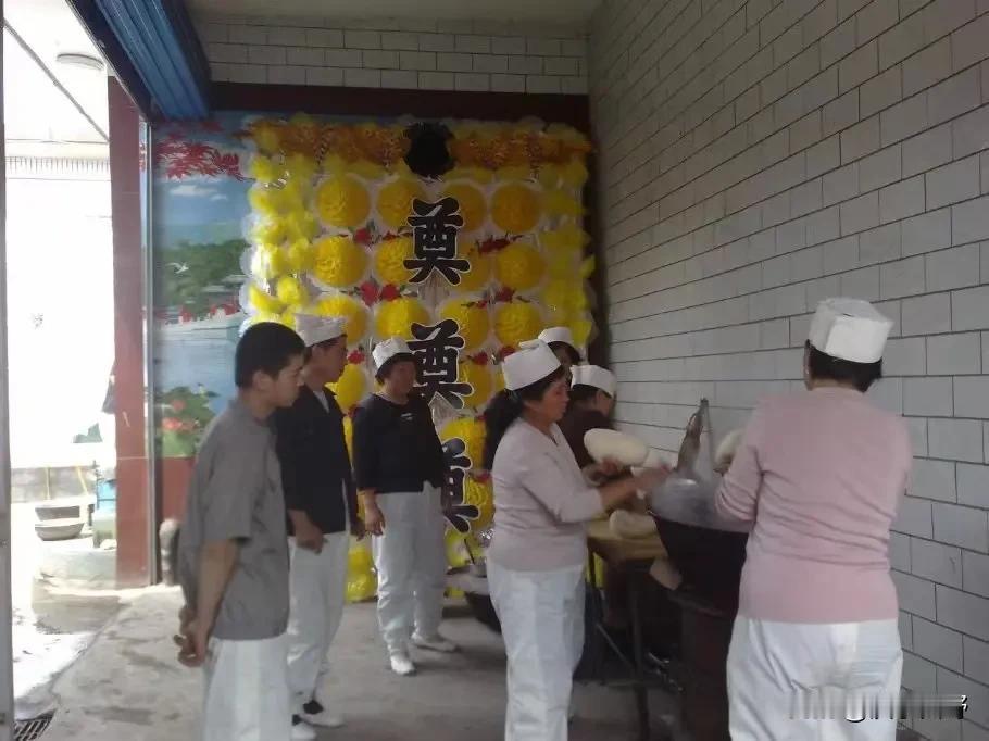 看淡生死才能活出释然。人死后的后事，真的没有必要那么复杂，说白了，一切皆为活人的