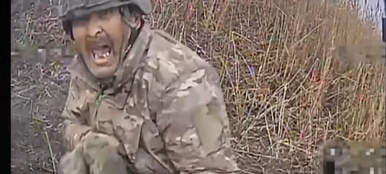 ​在乌克兰战场上，又发现了最令人不愿看到的一幕：一名乌克兰士兵在阵亡之前发出的最