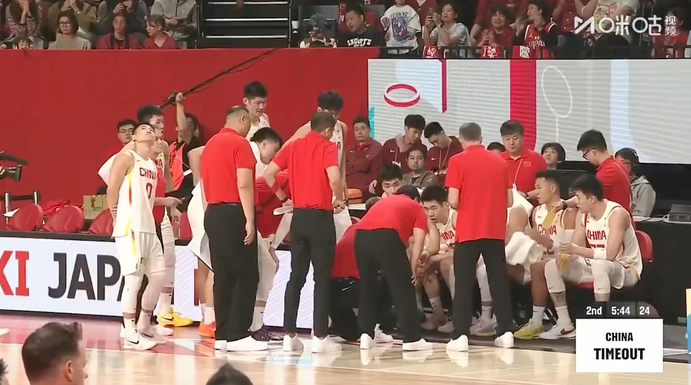 被打停，落后14分了中国男篮vs日本男篮