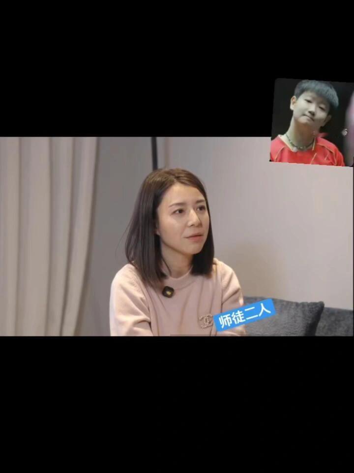 邱贻可家属来了，师娘接受采访，爱情就是让人羡慕，幸福的一家子！师娘谈起来与co