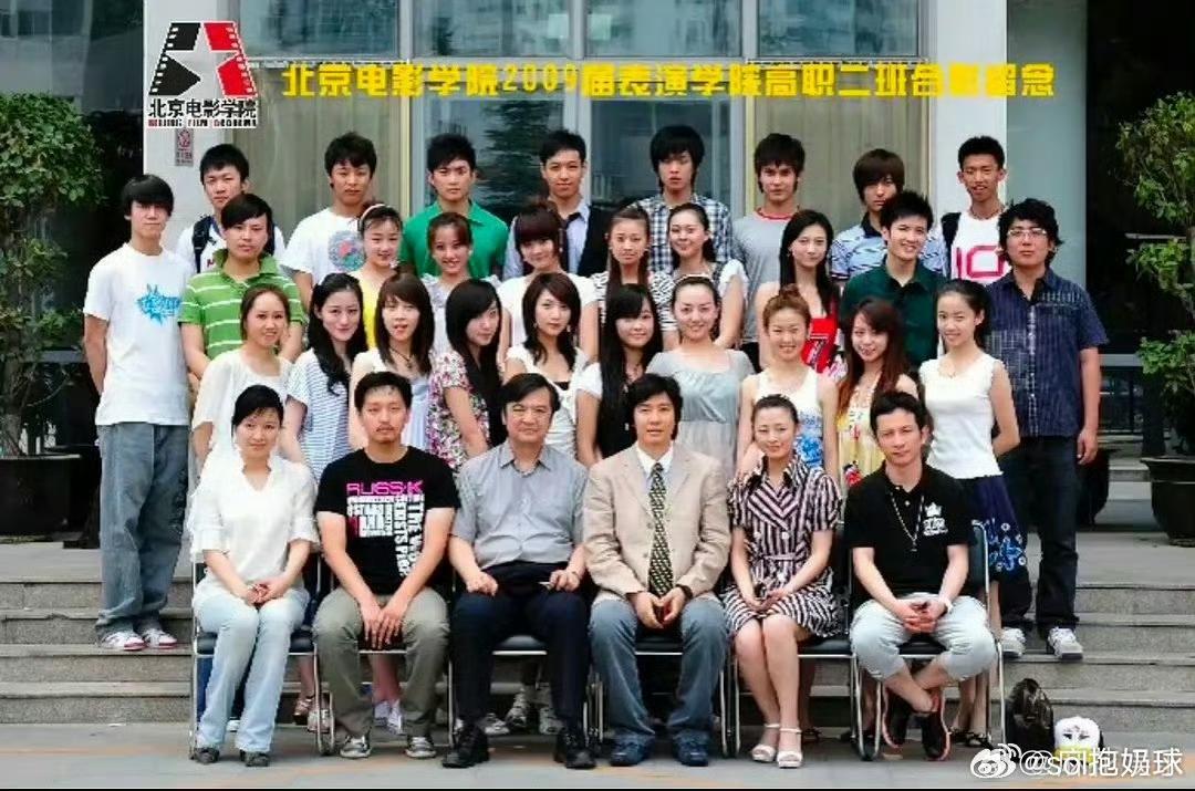 哇哦竟然是同一个班的同学友谊长存呀​​​