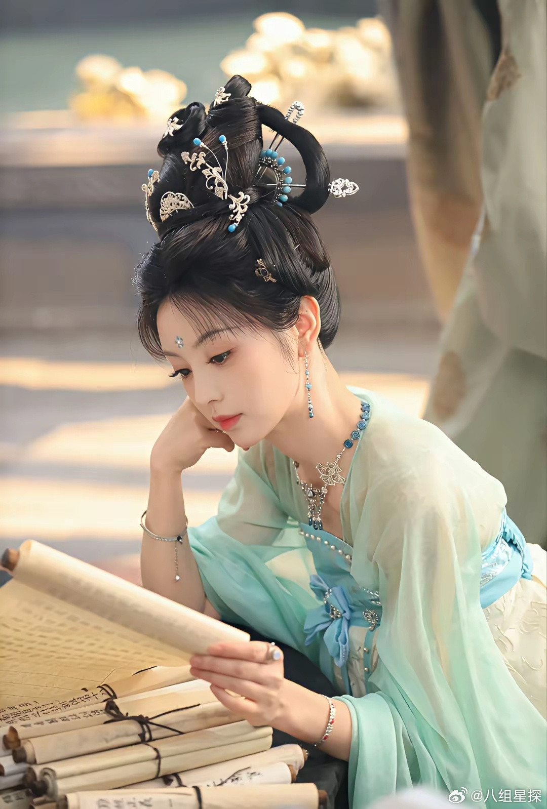 还有谁比田曦薇更冤枉呢？本来她拍的女主剧就不多，《子夜归》是她妆造最美的戏，可是