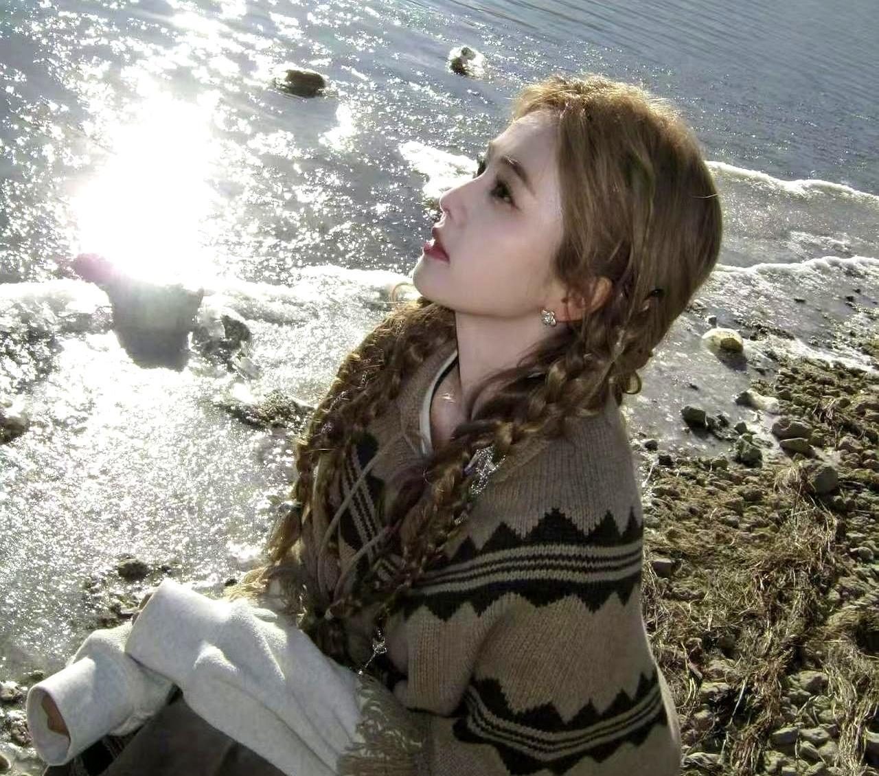 白鹿一张座位图，炸出半个娱乐圈。顶流的牌面，原来不是番位，是人脉。这姐们儿简