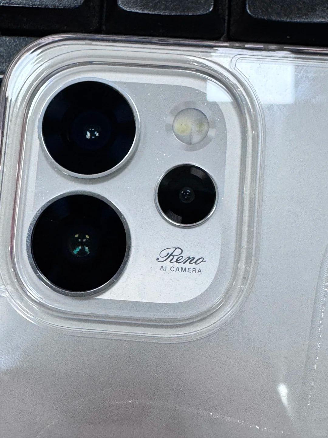 既然都这样了，为什么不做成一样大的镜头🤔发现今年好多手机都跟iPhone