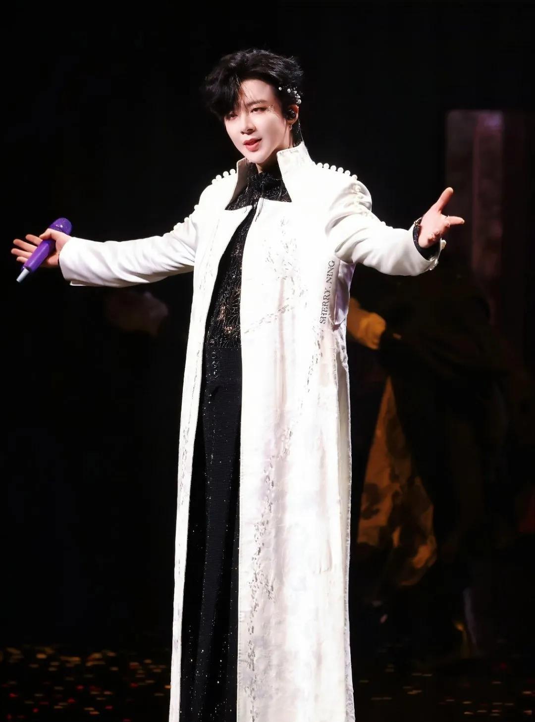 刘宇宁太会了，首次现场演唱莲花楼主题曲，“就在江湖之上，万里风光，谁不曾流浪