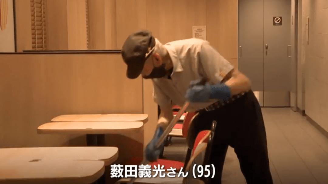 今天又看到殖人说:“为什么有钱人都愿意去美国，都愿意去日本？他们又不傻？”如