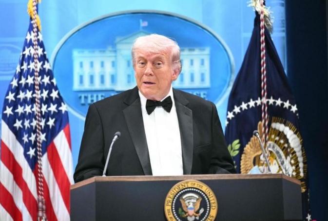 笑不活了！特朗普访华前，白宫先乱成一锅粥，爆发激烈争吵！美贸易代表急得跳脚，直言