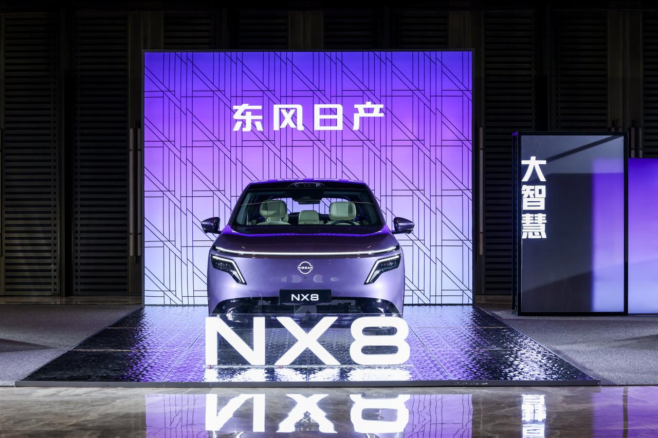 开东风日产NX8做城市探店、外景拍摄，安稳、舒适、省心，工作出行超顺手。易车的光
