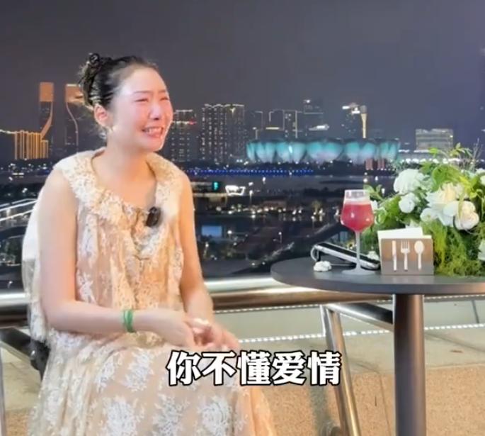 陈露又开始谈霍尊了第一，自己不是图钱才和霍尊在一起的第二，她可以为霍尊付出