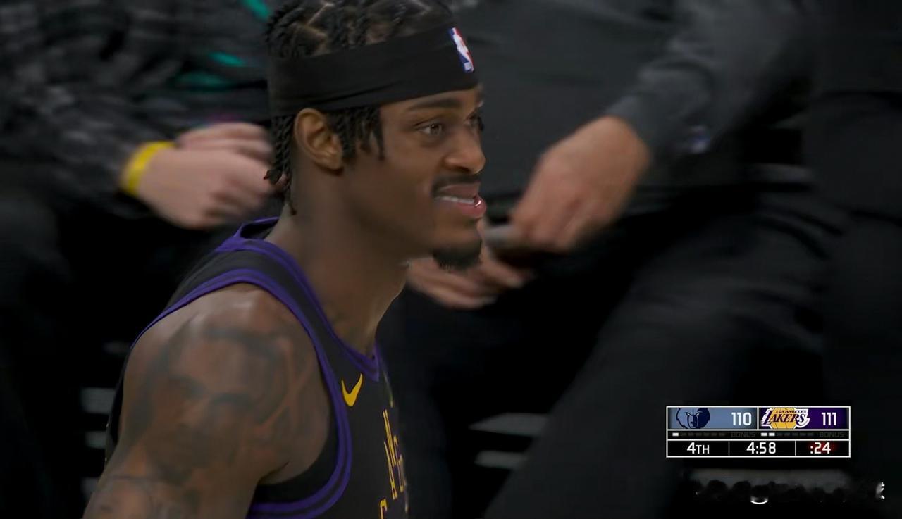 湖人悍将范德比尔特真是球队的福将！在今天湖人主场以128：121战胜灰熊的比赛中