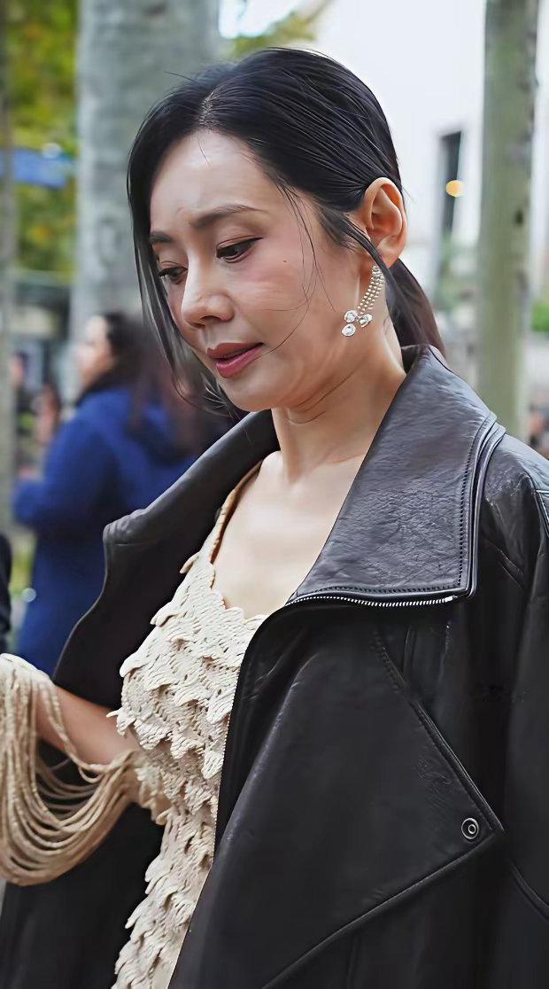 46岁的秋瓷炫看上去也太显老了吧难道是瘦的人一到中年老的快？