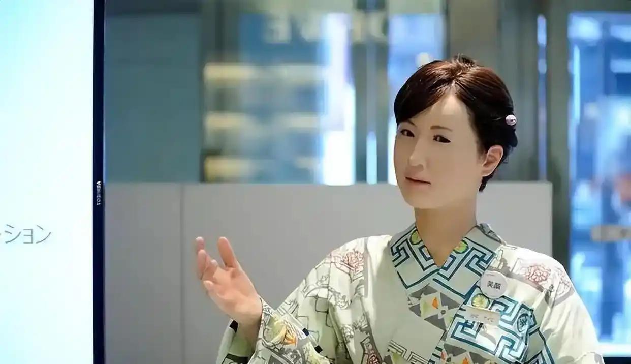 【东京这场机器人展示，看完我背后一凉】东京一场机器人展示活动里，一个女性人形机