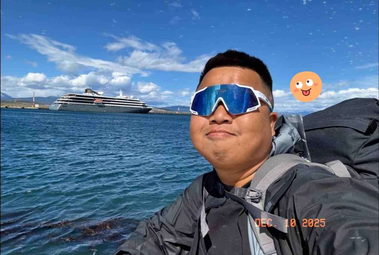 蓝战非能逃过一劫，最关键的一点就是他当时住在酒店里。你想啊，他要是下了飞