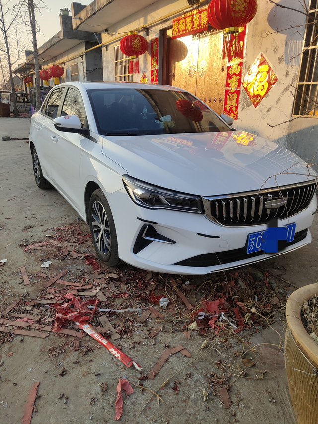 帝豪首保了最后一天开去保养了，来回上百公里，底盘忘了多拍几张，底盘喷涂的还不错