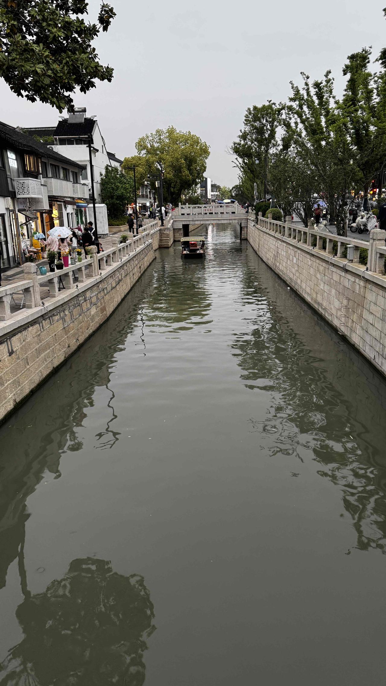 苏州旅游风景图片苏州临顿路西侧的小河叫临顿河，属于古城“三横四直”里的第三直河（