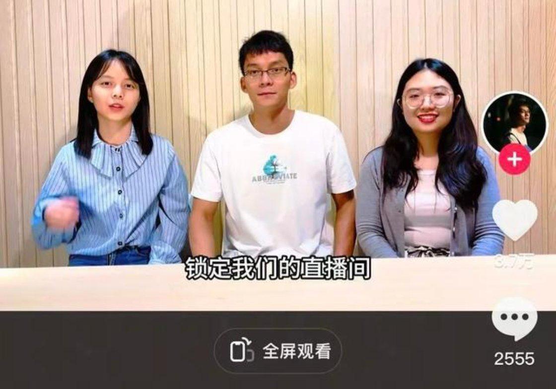 人生这反差，真的给我看愣了。复读16次高考的唐尚珺，半辈子的“执念”，最