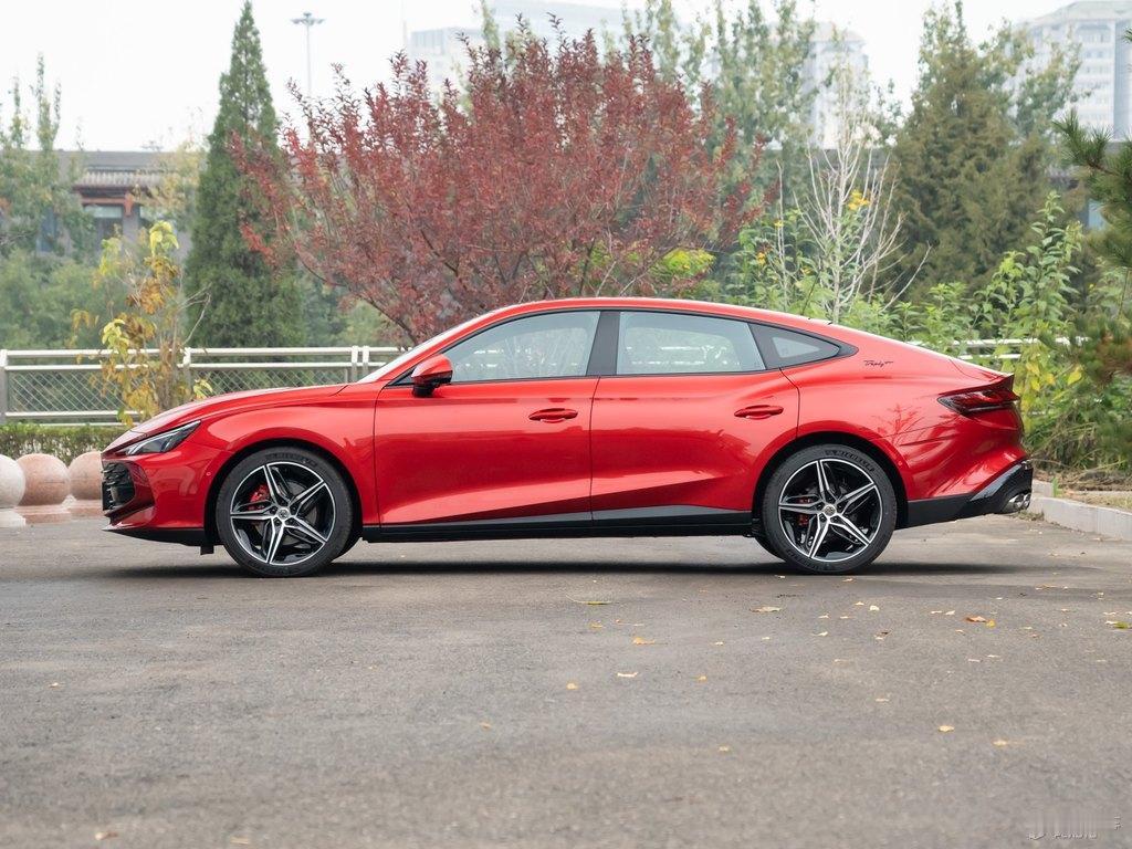 2026款MG7将于2026年1月6日上市！改款重点提升智能化，要给这台“西装暴