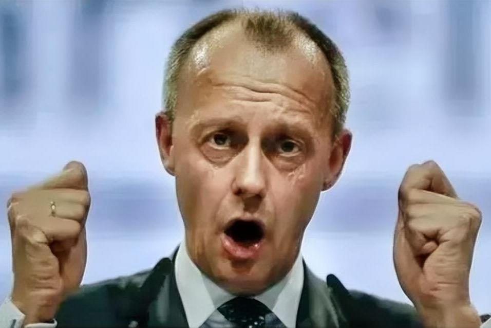 德国总理默茨说：乌克兰小伙子们，你们别玩了，都上战场去吧近日，默茨在“志愿联