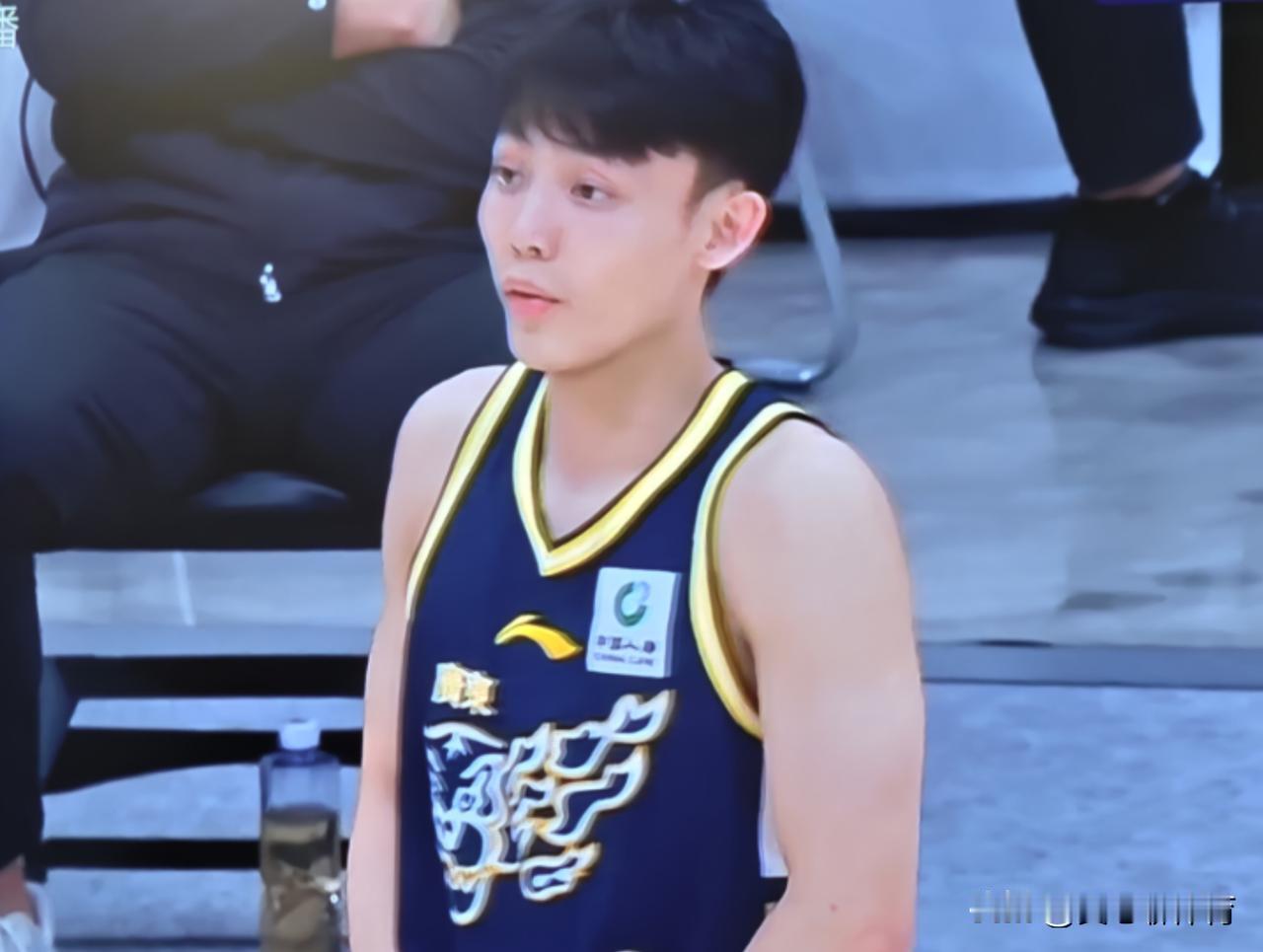 广东队遗憾地以1:2被拒之季后赛4强外，主要输在以下几点：1、3分球命中率的持