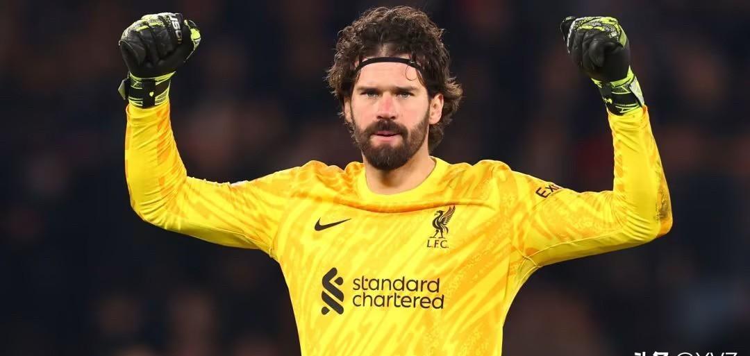 更衣室那点事守门员阿利松先开口了没想到，他说话比守门还稳记者把话筒都快怼到