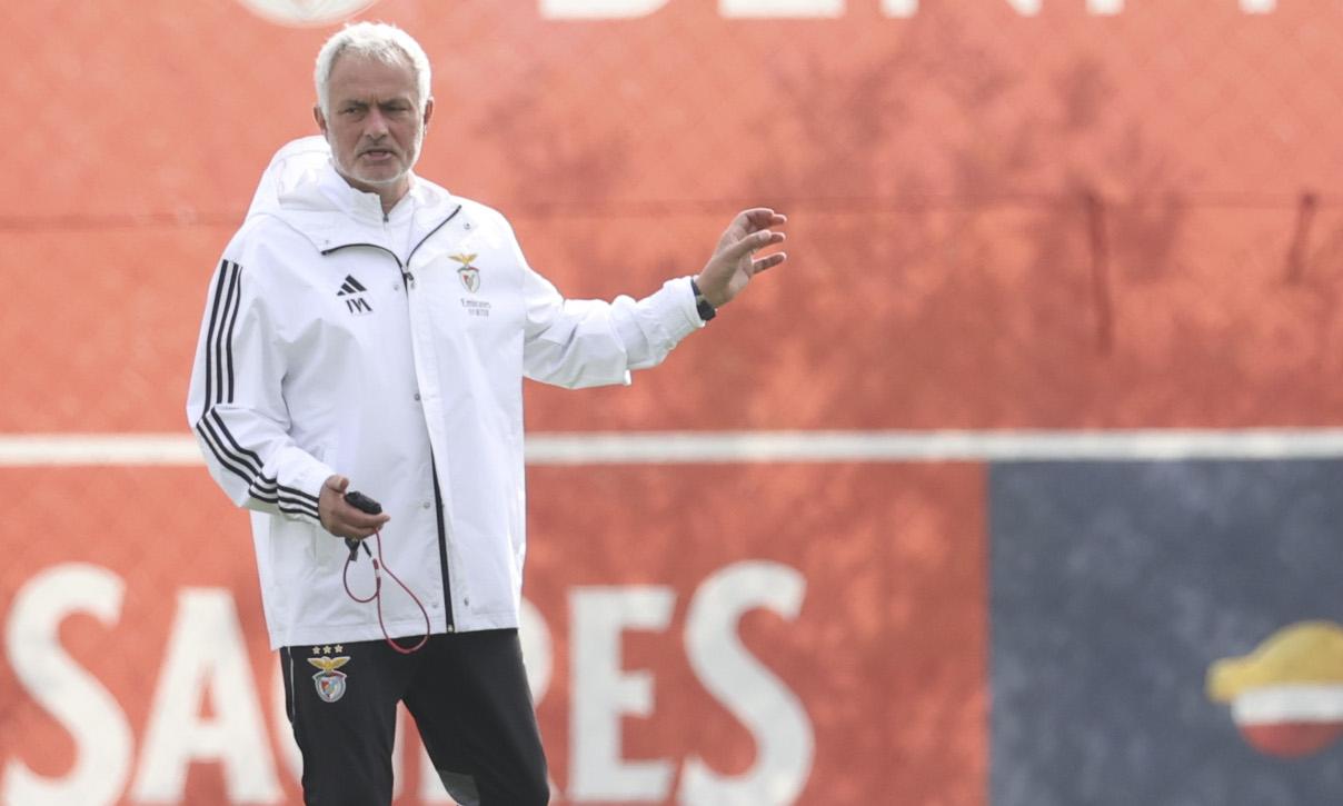 保持葡超争冠序列的关键一战，穆里尼奥的本菲卡与莫雷伦斯比赛，将在周日下午18点整