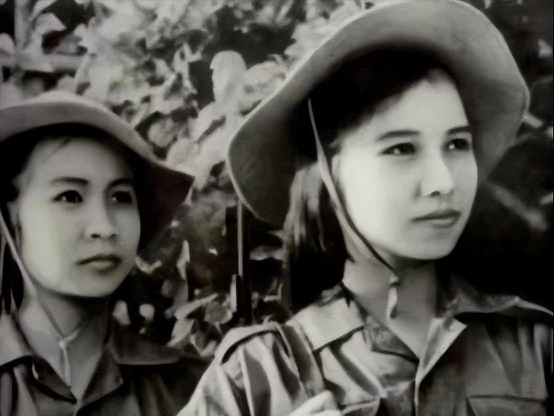 1979年，黄干宗被两个越南女兵“掳”进了大山深处。他本以为自己必死无疑，却没想