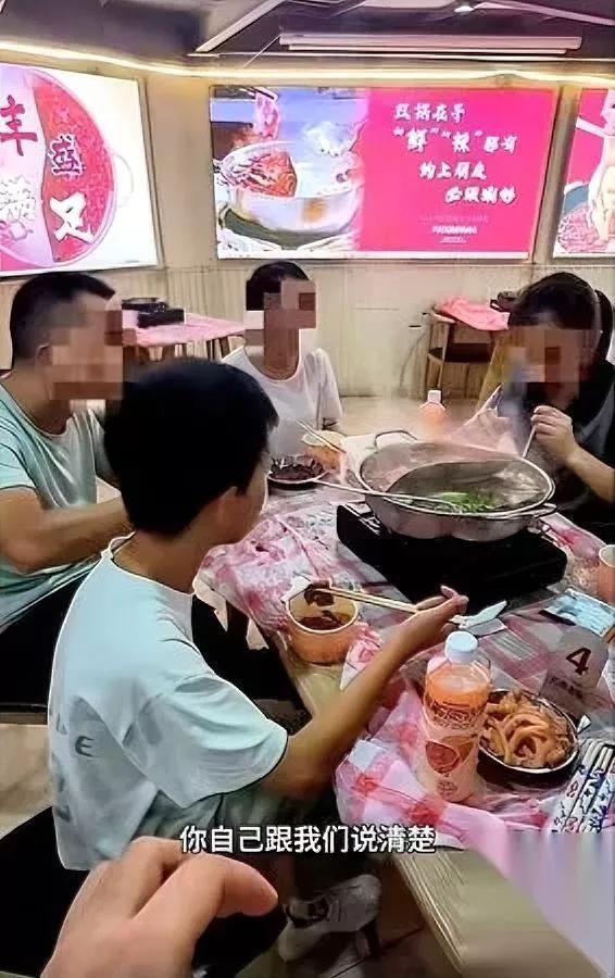 39.9一位的自助老板当众下了跪这事换你你敢信？本来以为是闹出了多大