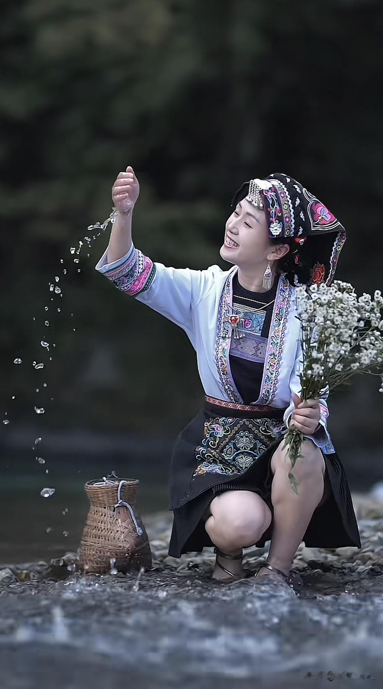 同志们，请相信爱、爱情与家庭！错的只是人。真正爱你的人，会想方设法跟你在一起