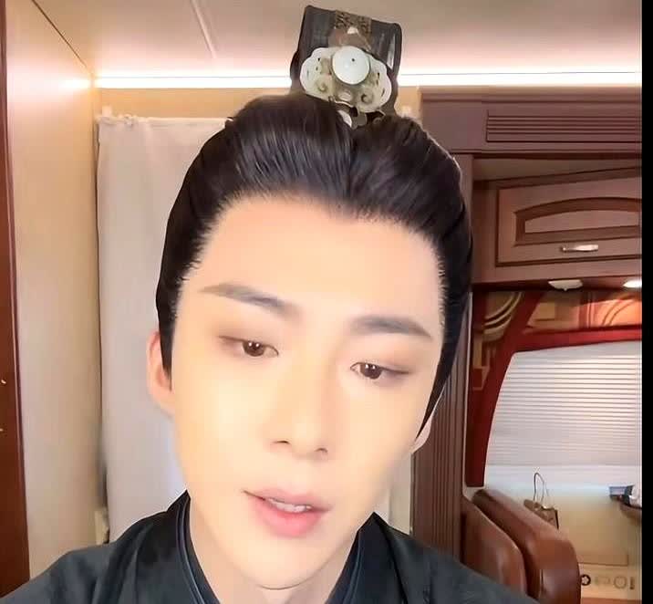 查一查刘宇宁的感情经历，其实挺让人唏嘘的。俩人姐弟恋，20个月的婚姻生活属于